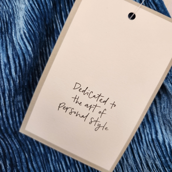 NWT Calligraphie Emerald Green Velvet Blouse with Bell Sleeve Size Small - Picture 12 of 12